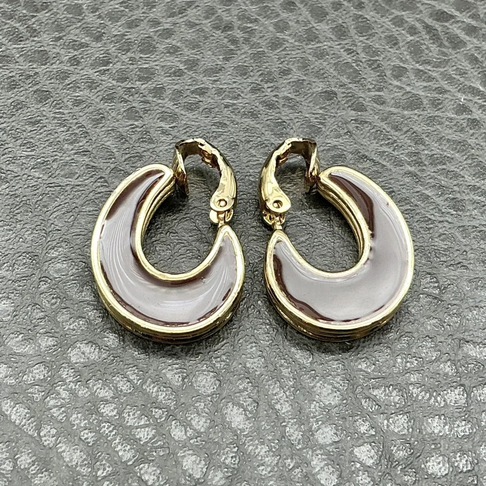 Avon Gold Tone Enamel Hoop Earrings Reversible‎ Brown Cream Clip On Small Huggie
